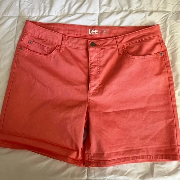 Coral shorts - Picture 1 of 3